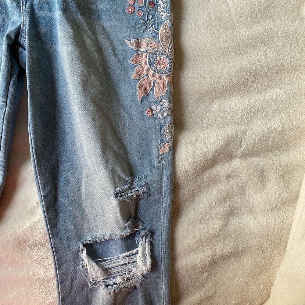 AE Jeans, HiRise, Flower Embroidered, Size 12
